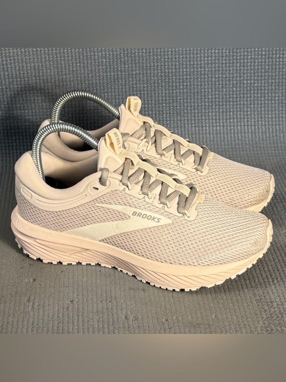 Brooks Revel 7 London Fog/Falcon/Almond Running Shoes Women’s Size 6.5